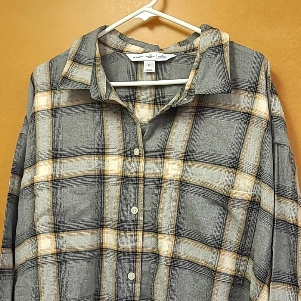 Old Navy Grey Plaid Button Down Boyfriend Shirt - Picture 5 of 8